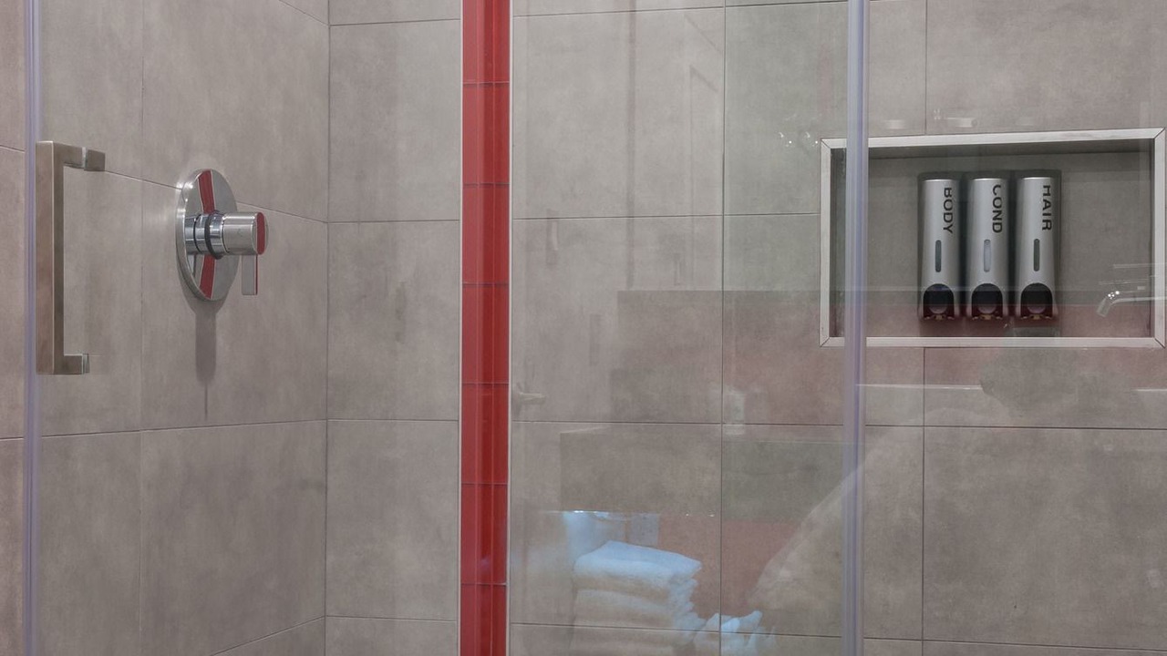 Photo of Bathroom in Lamanda Park