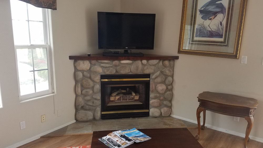 Photo of Livingroom in Central Malibu