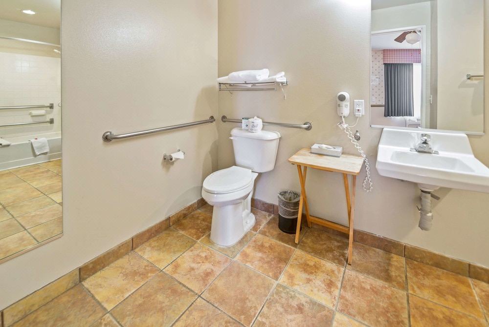 Photo of Bathroom in Lebec