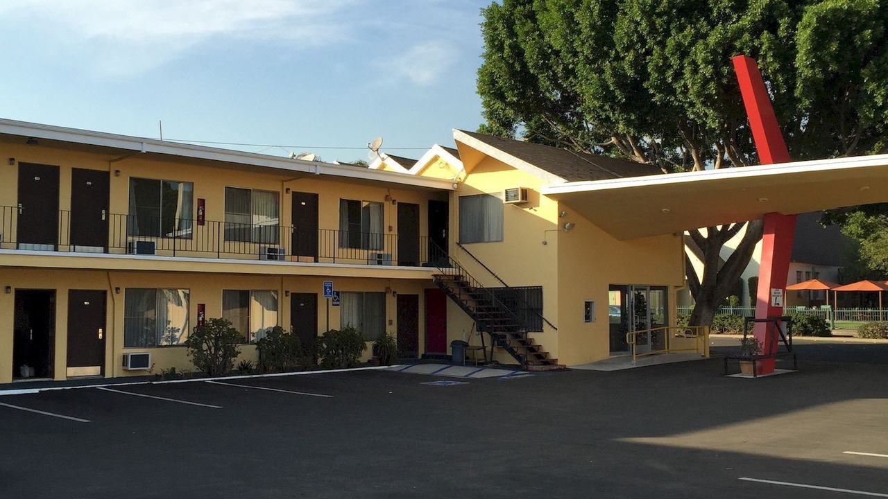 Photo of Buildings in Lamanda Park
