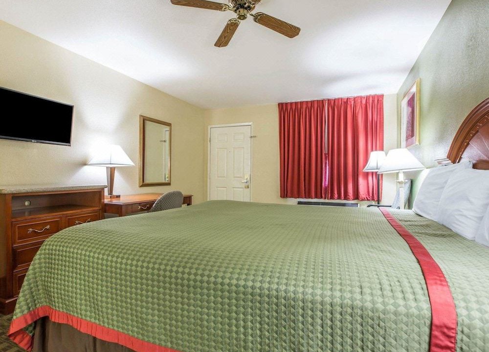 Photo of Bedroom in Delano