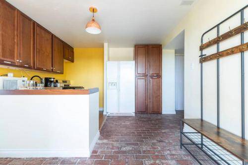 Photo of Kitchen in Central Malibu