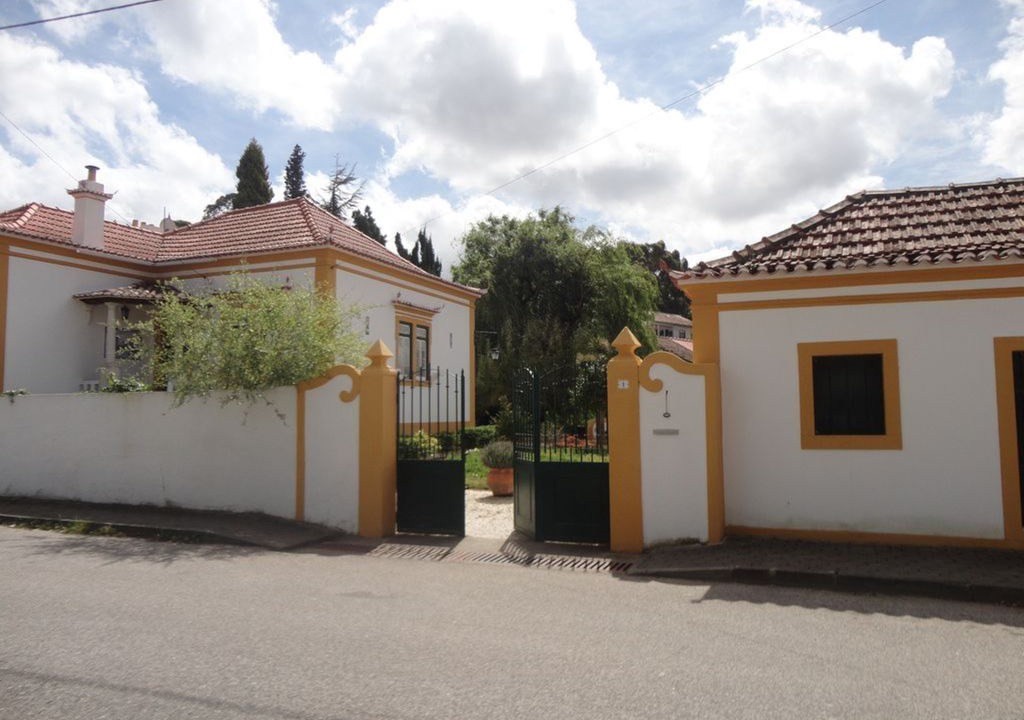 Photo of Buildings in Ameal