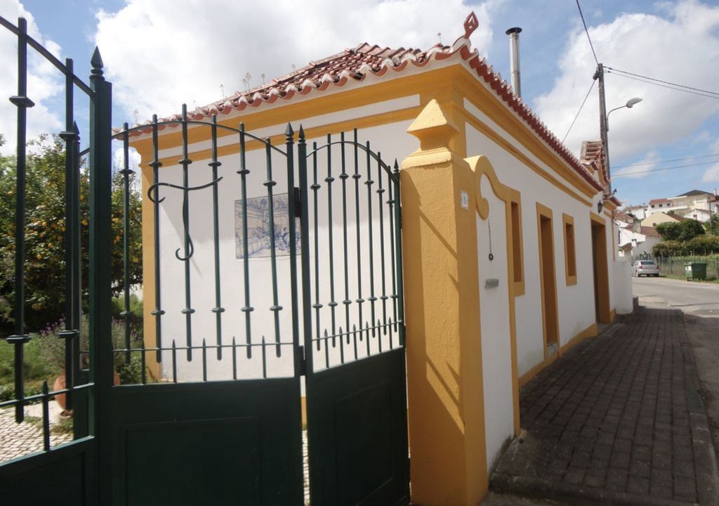 Photo of Buildings in Ameal