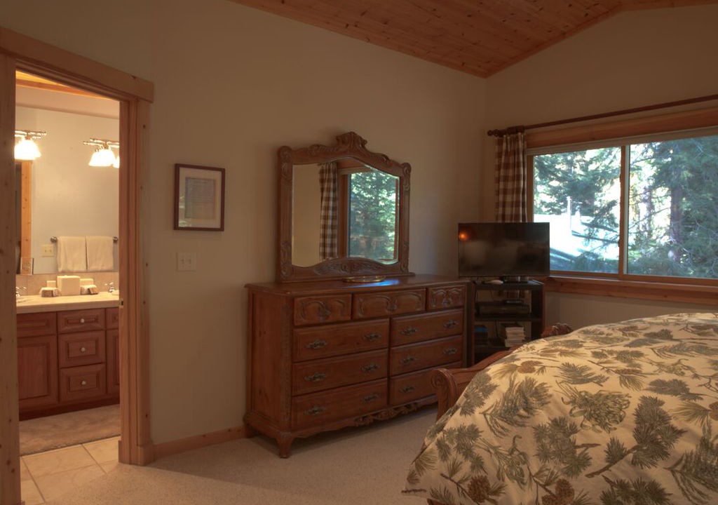 Photo of Bedroom in Tahoe Pines