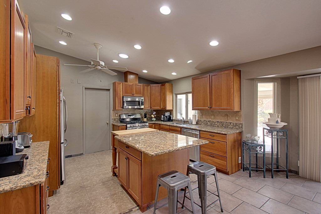 Photo of Kitchen in Racquet Club South