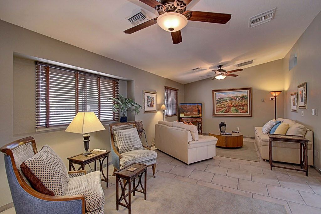 Photo of Livingroom in Racquet Club South
