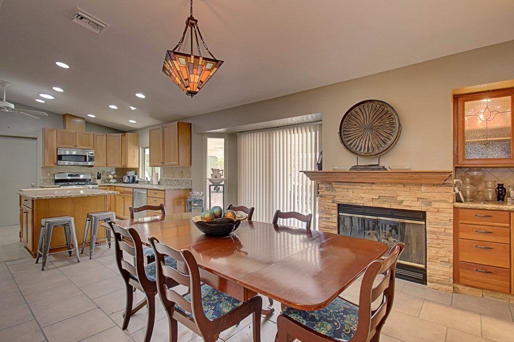 Photo of Livingroom in Racquet Club South
