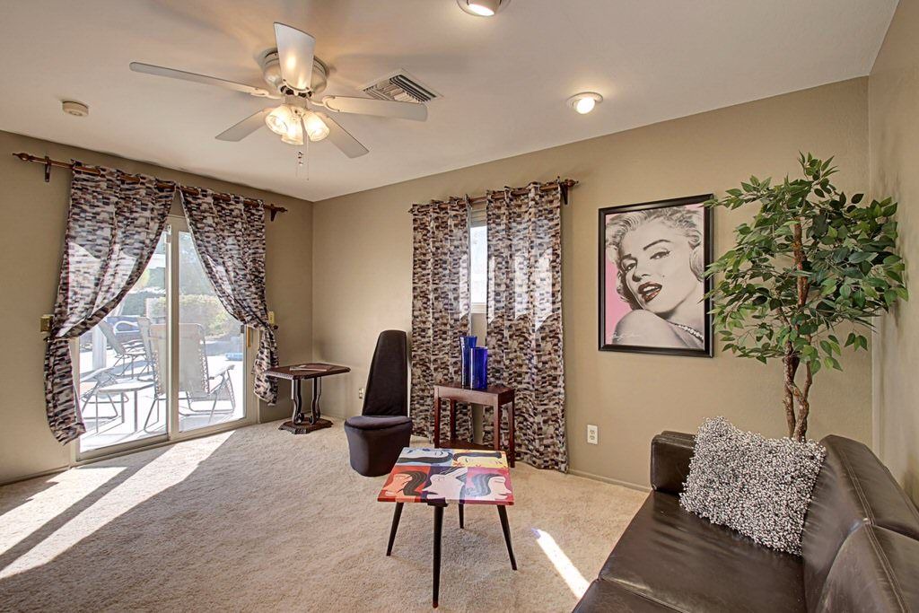 Photo of Livingroom in Racquet Club South