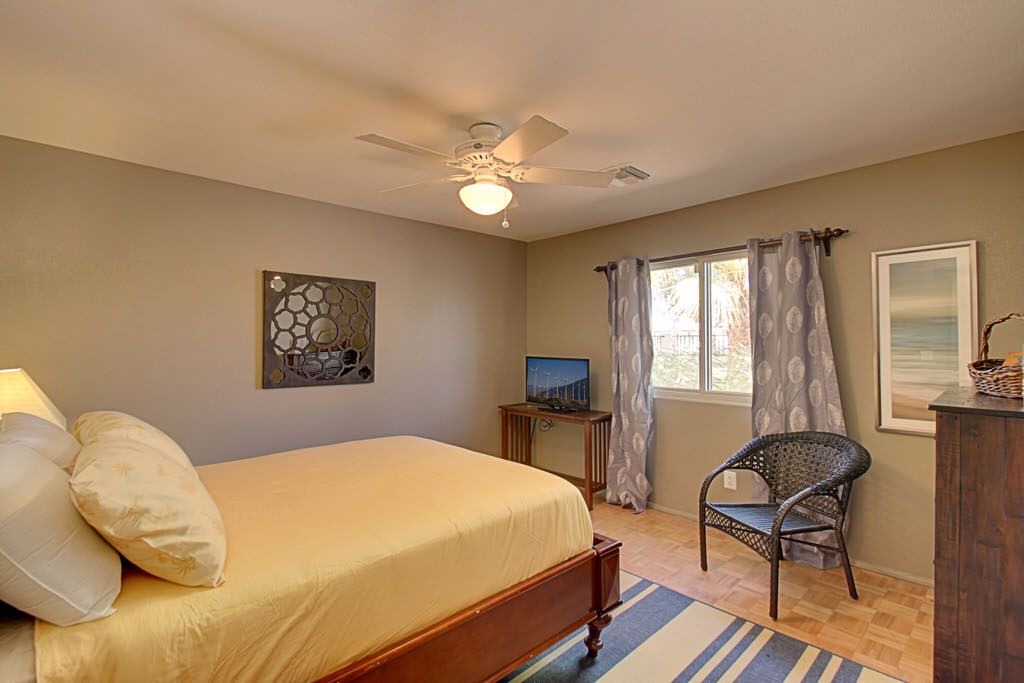 Photo of Livingroom in Racquet Club South