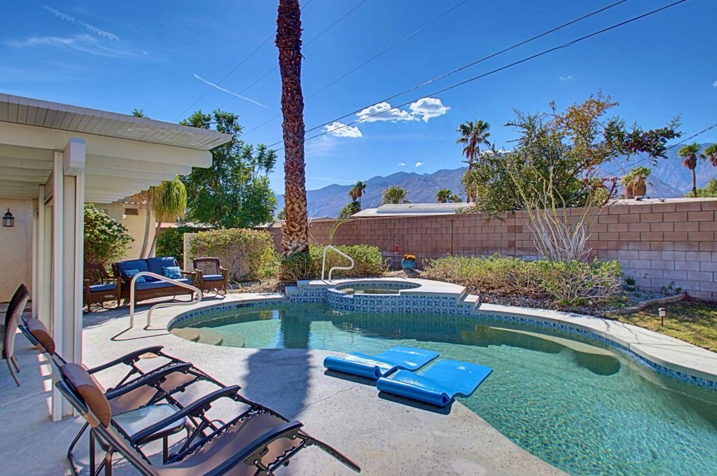 Photo of Outdoor in Racquet Club South
