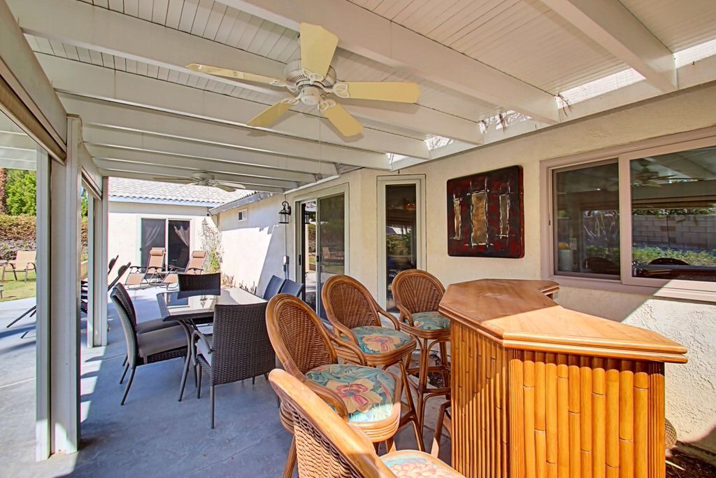 Photo of Livingroom in Racquet Club South