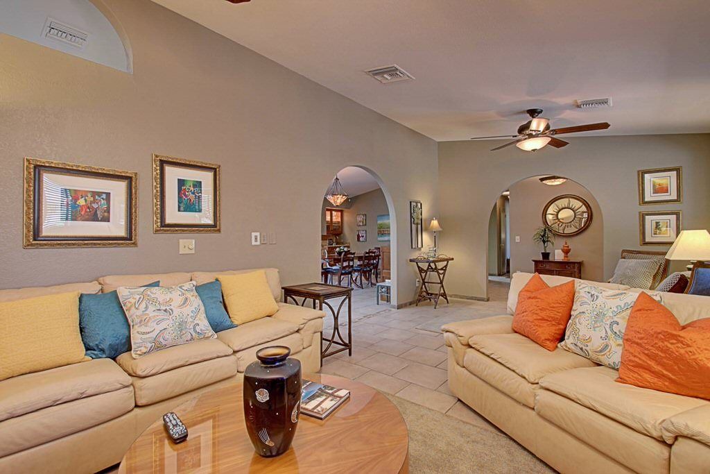 Photo of Livingroom in Racquet Club South