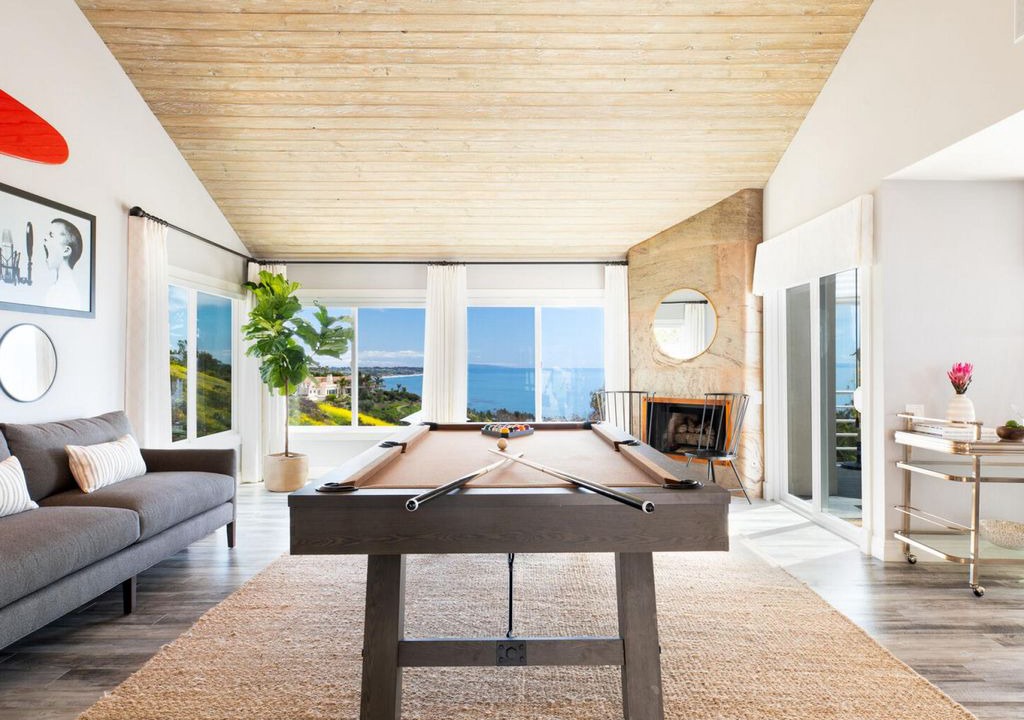 Photo of Livingroom in Western Malibu