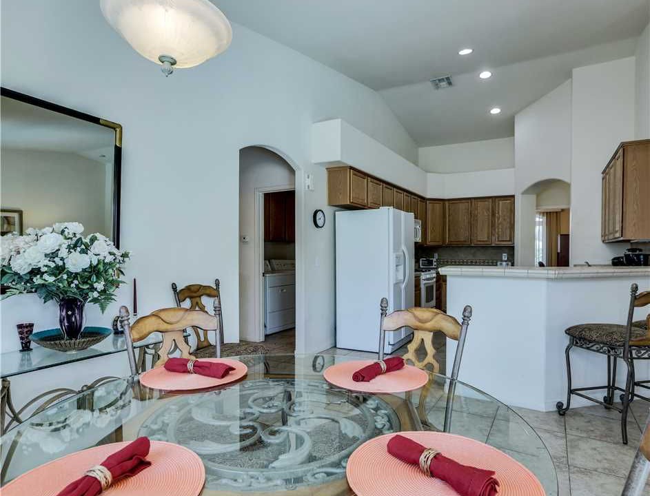 Photo of Livingroom in Racquet Club South