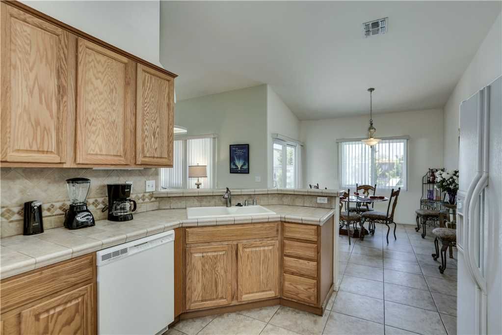 Photo of Kitchen in Racquet Club South