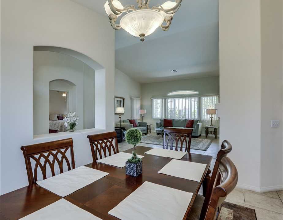 Photo of Livingroom in Racquet Club South