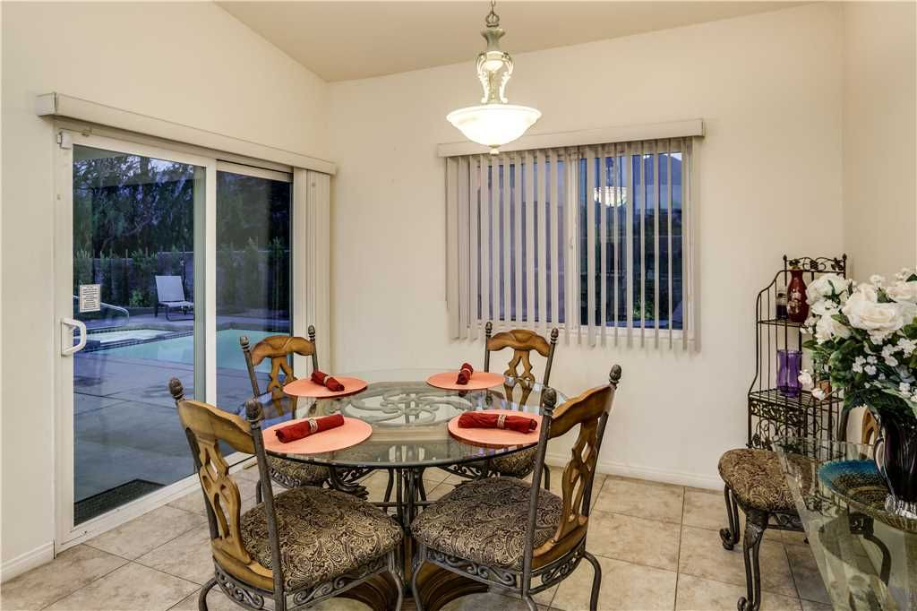 Photo of Livingroom in Racquet Club South