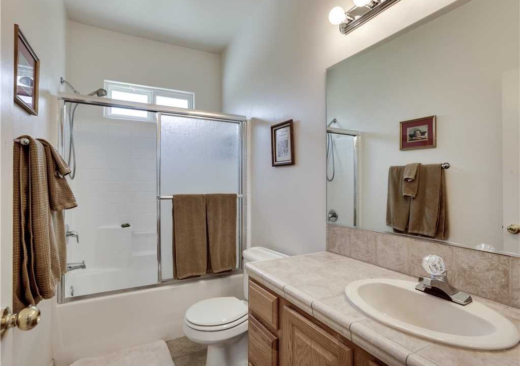 Photo of Bathroom in Racquet Club South