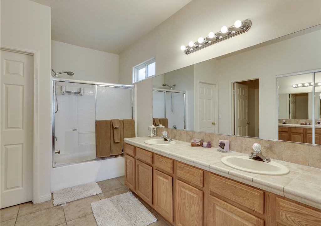 Photo of Kitchen in Racquet Club South
