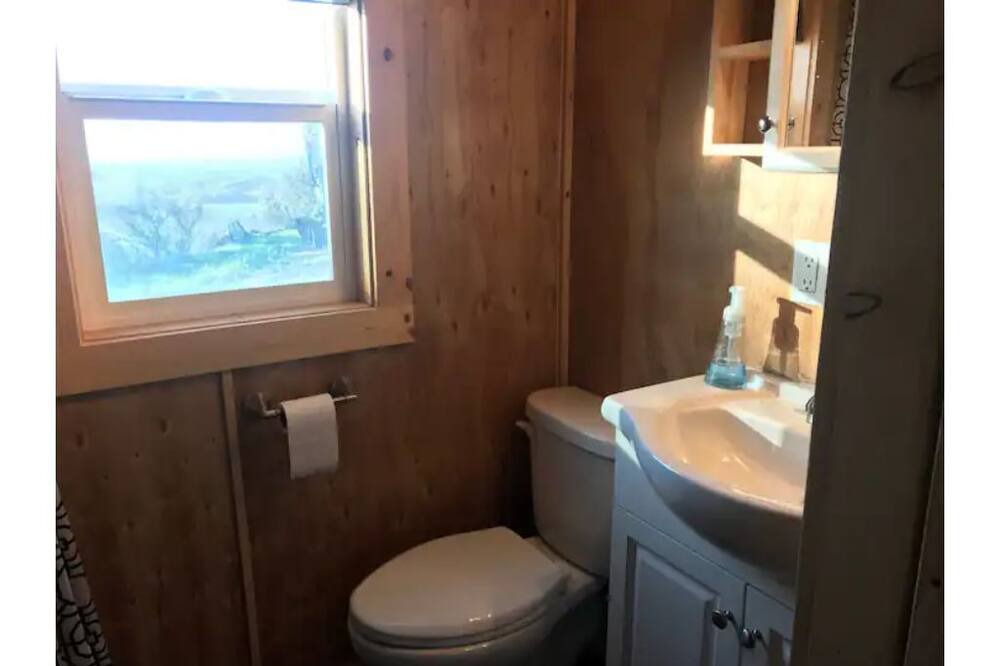 Photo of Bathroom in Callender
