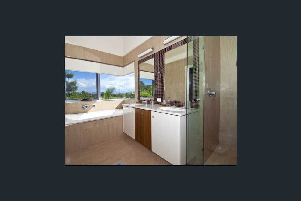 Photo of Bedroom in Benowa