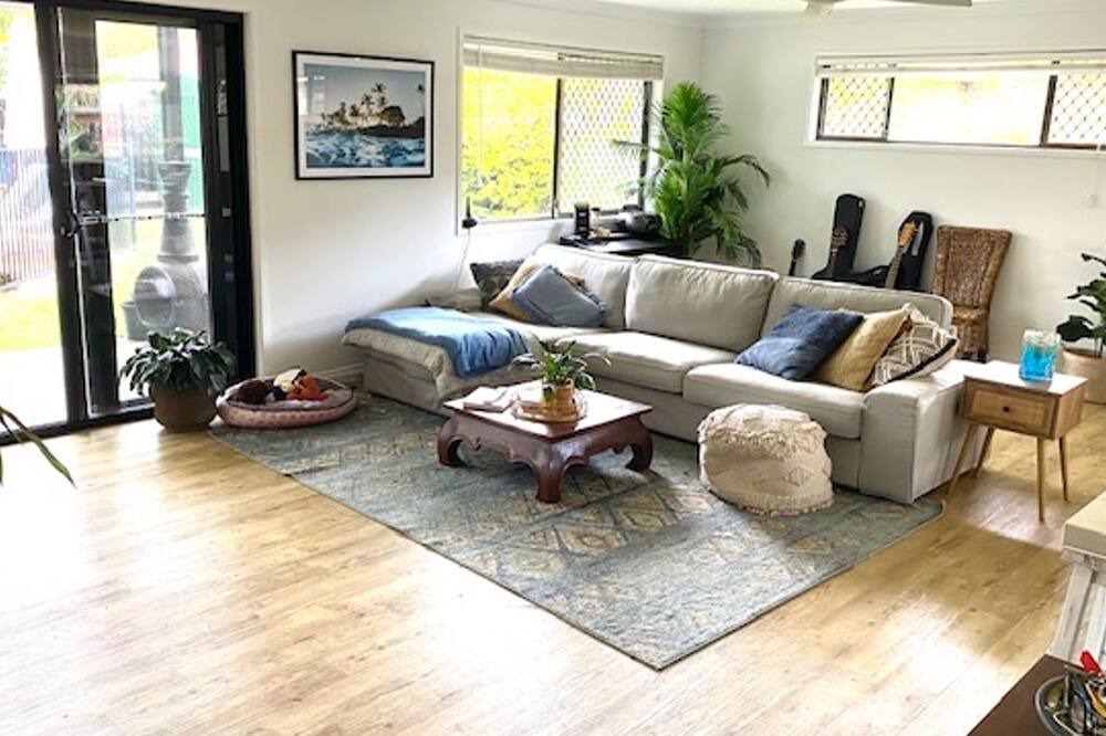 Photo of Livingroom in Mermaid Waters