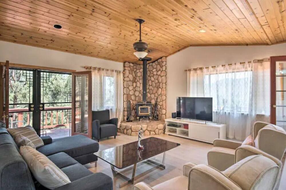 Photo of Livingroom in Frazier Park