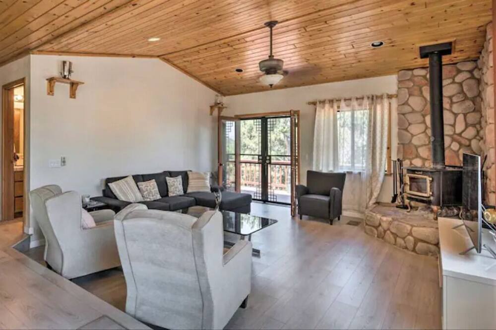 Photo of Livingroom in Frazier Park