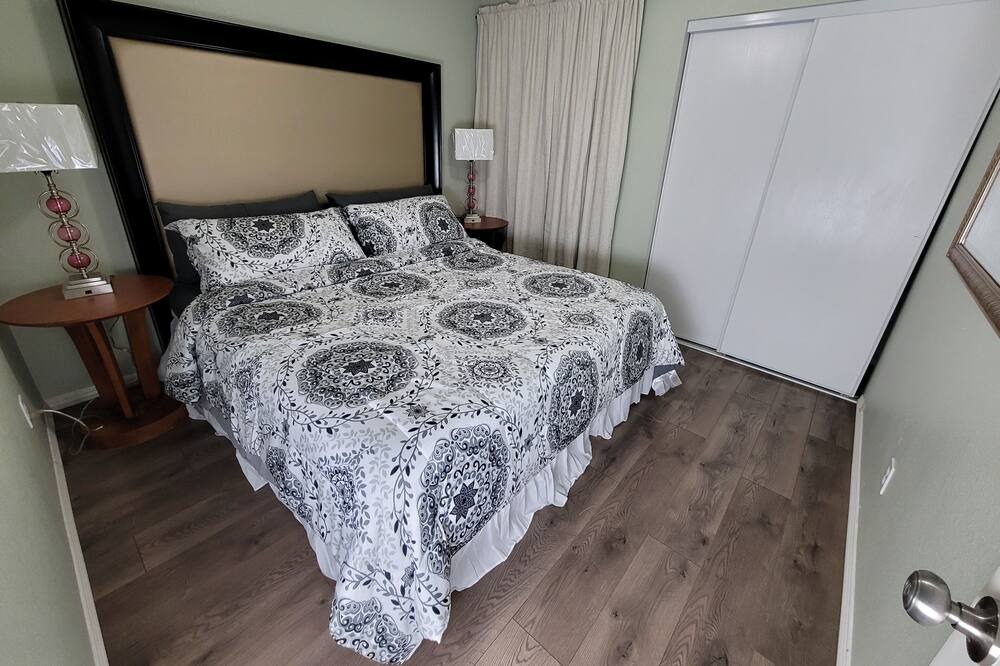 Photo of Bedroom in Sunrise Manor