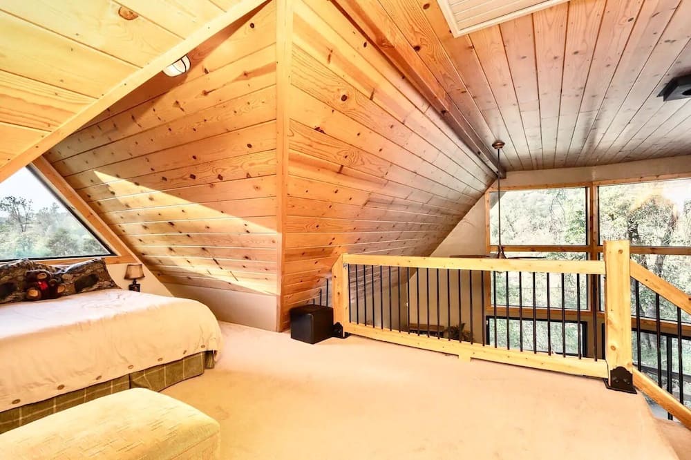 Photo of Bedroom in California Hot Springs