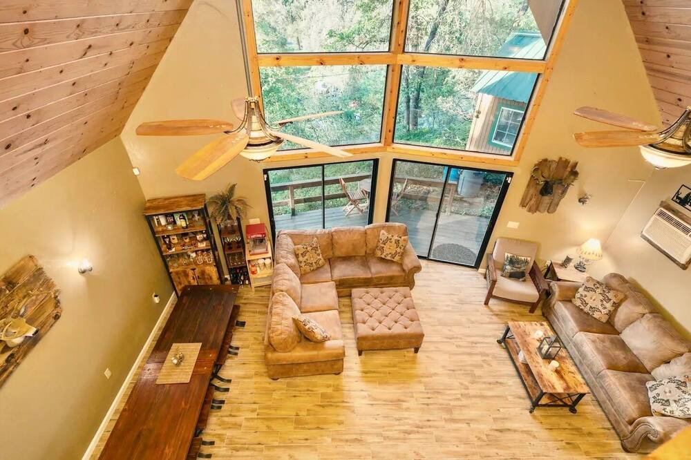 Photo of Livingroom in California Hot Springs