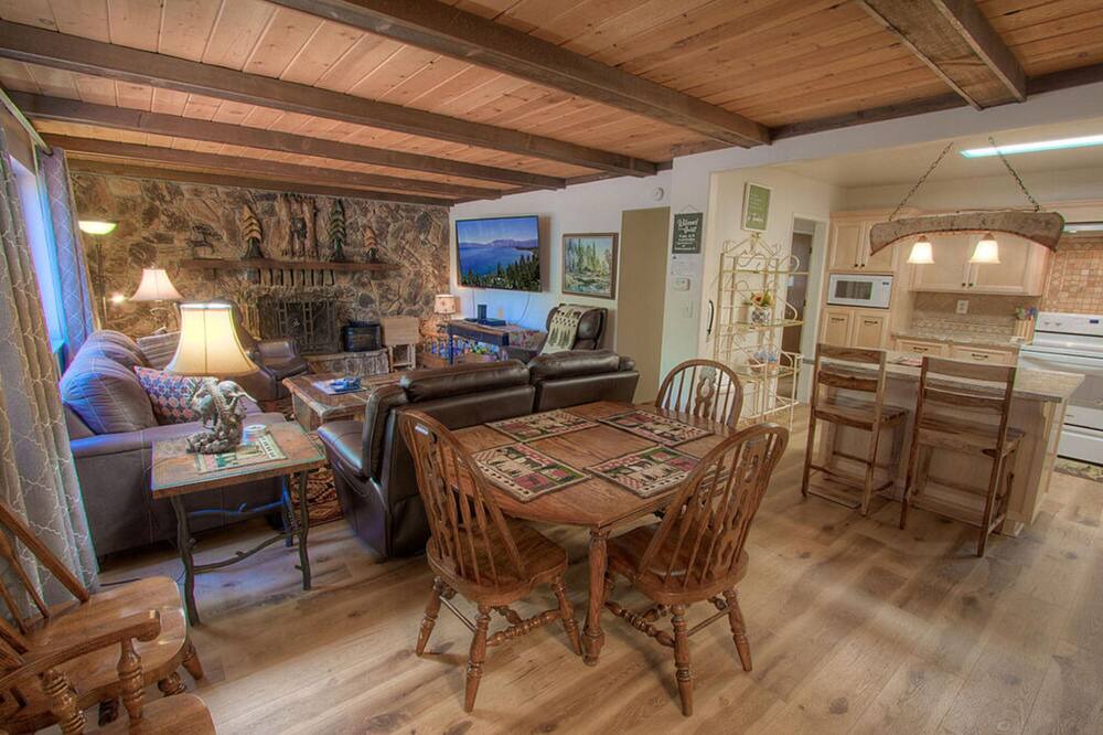 Photo of Livingroom in Lower Kingsbury