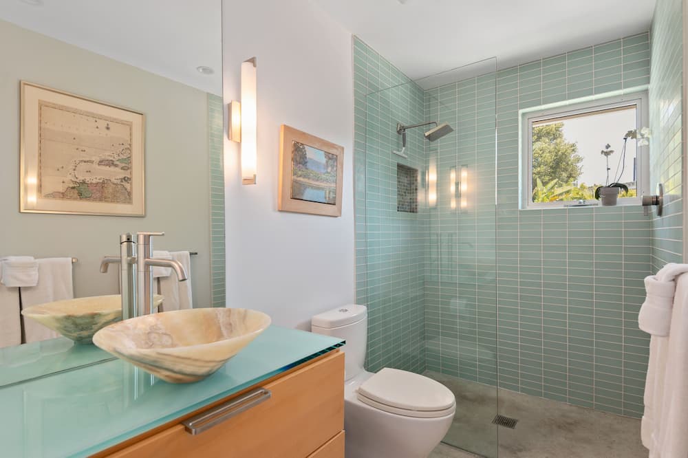 Photo of Bathroom in Alta Mesa