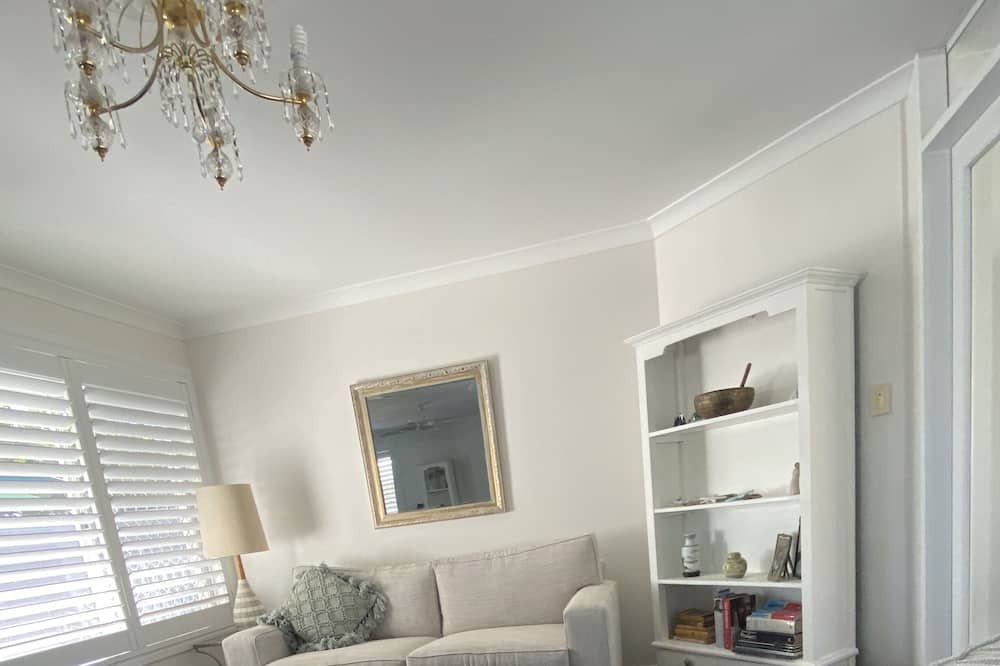 Photo of Livingroom in Burleigh Waters