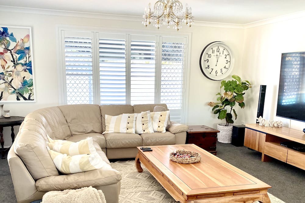 Photo of Livingroom in Burleigh Waters