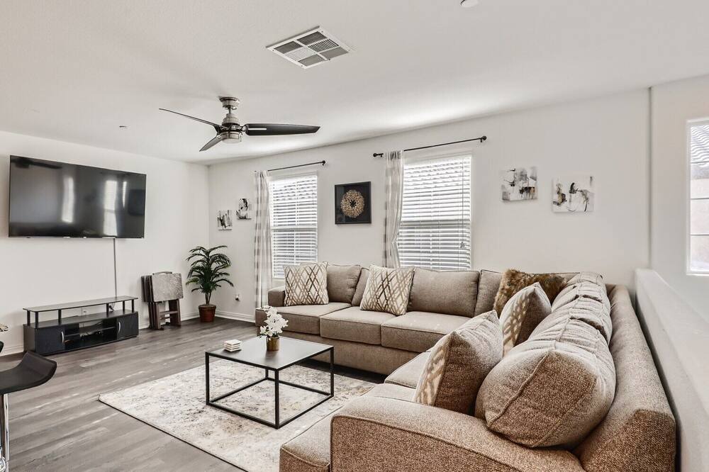 Photo of Livingroom in Nellis Air Force Base