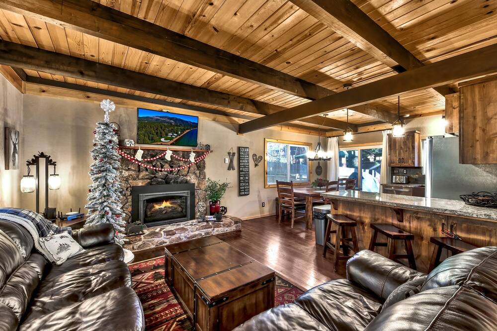 Photo of Livingroom in Pioneer Trail