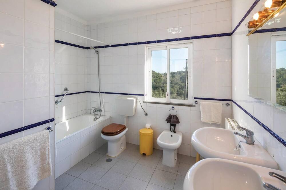 Photo of Bathroom in Campina