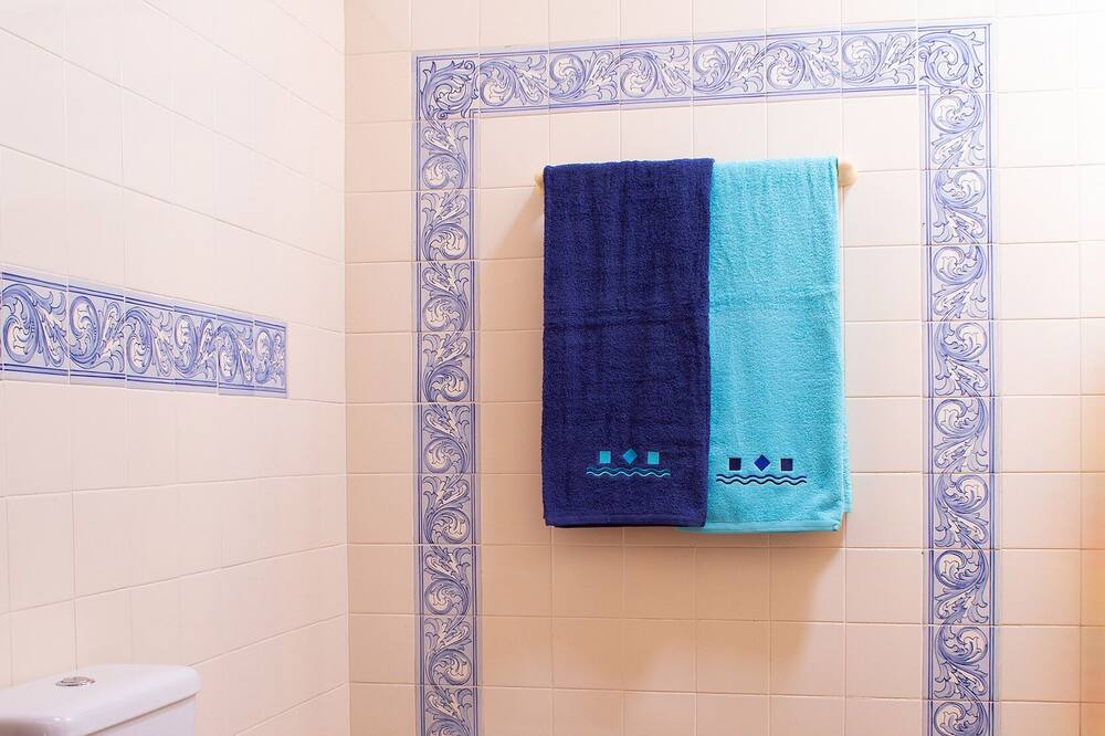 Photo of Bathroom in Bensafrim