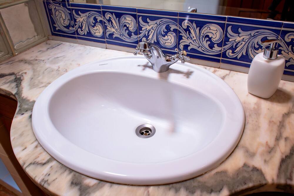 Photo of Bathroom in Bensafrim