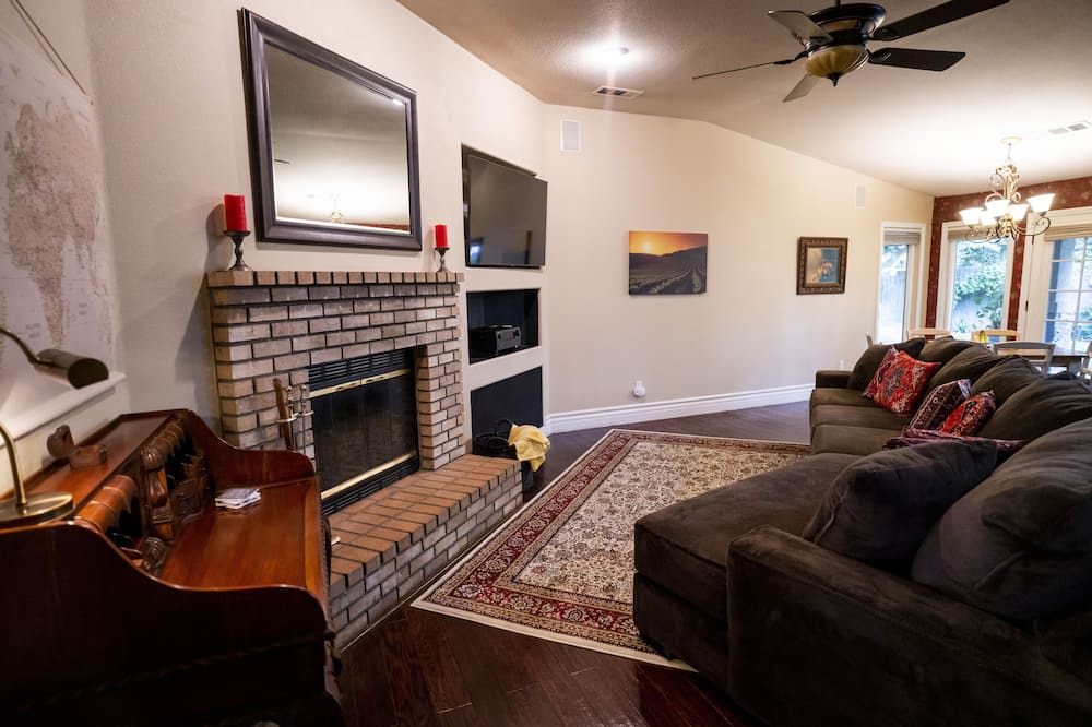 Photo of Livingroom in Visalia