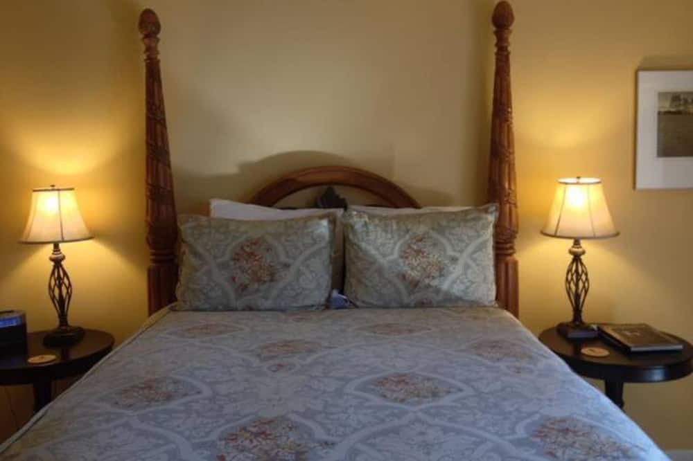 Photo of Bedroom in Deepwell Estates