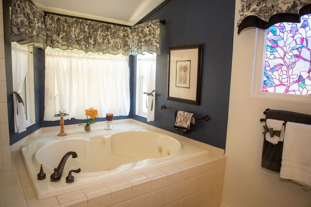 Photo of Bathroom in Julian