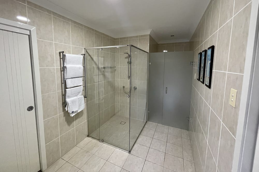Photo of Bathroom in Mermaid Beach