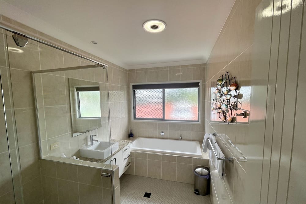 Photo of Bathroom in Mermaid Beach