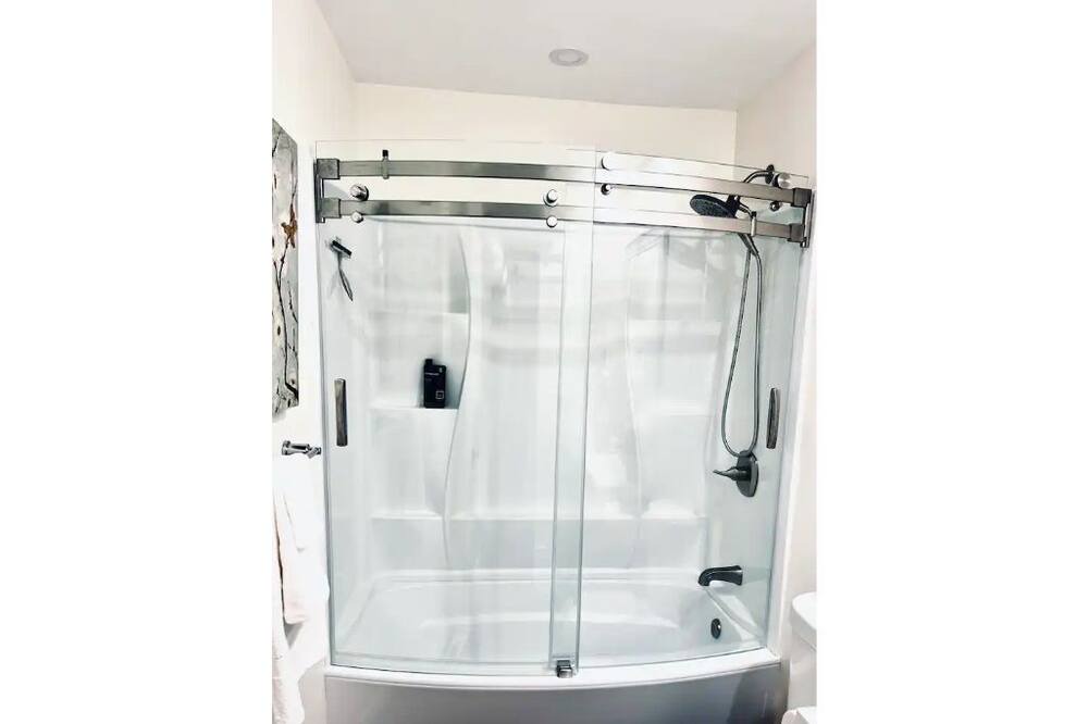 Photo of Bathroom in Woodlands