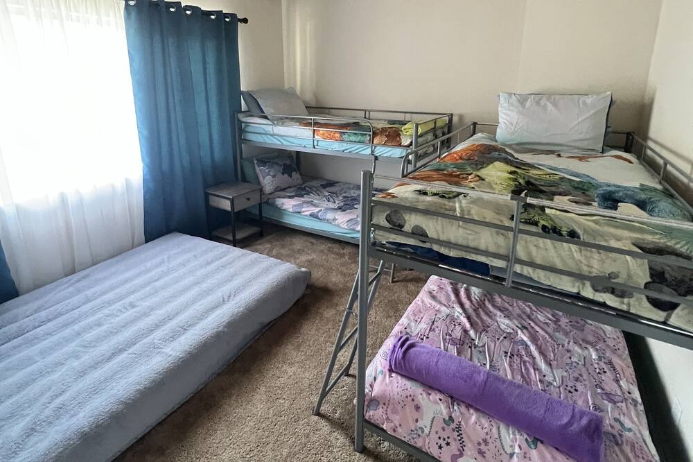 Photo of Livingroom in Frazier Park
