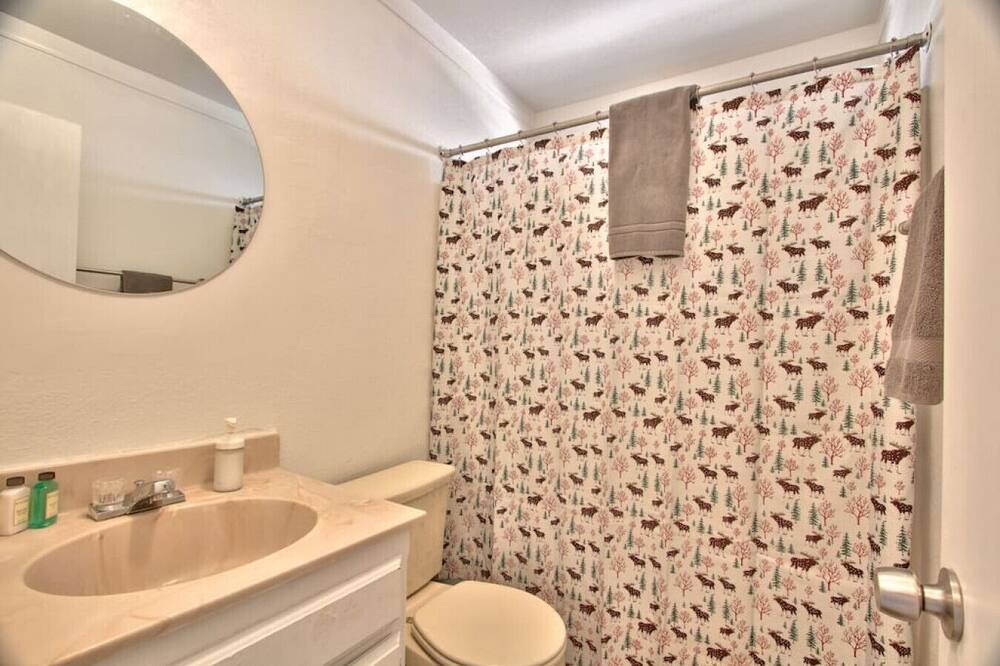 Photo of Bathroom in Woodlands