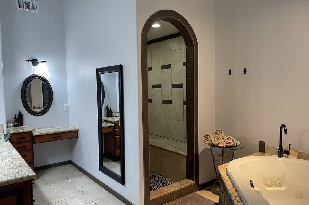 Photo of Bathroom in Carlotta